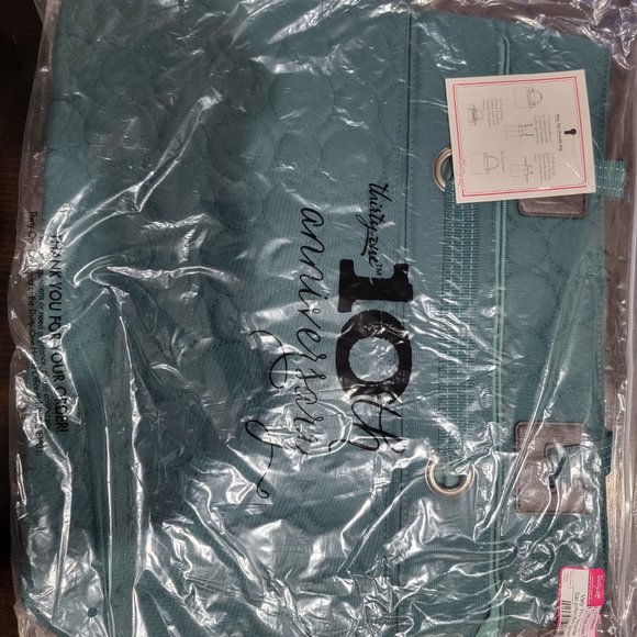 Large Deluxe Travel Tote from Thirty One Utility Travel Bag - Picture 5 of 5